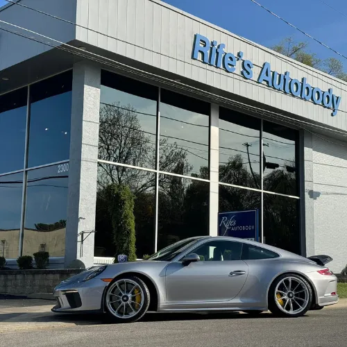 Rife's Auto Body - Grandview 8
