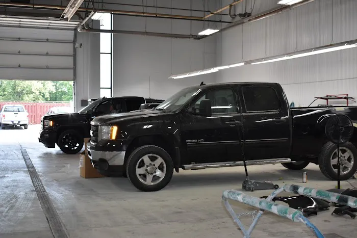 Lindsay Collision Center 9