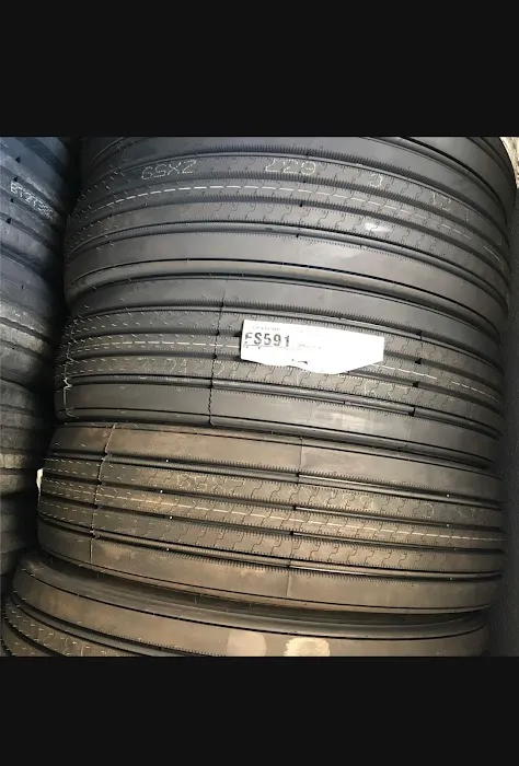 Truck tires road service 0