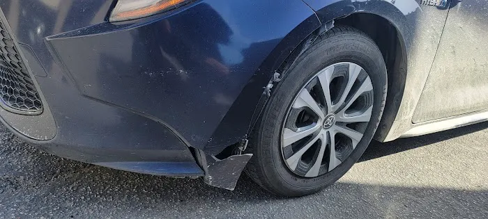 Desi's Auto Collision Repair 1