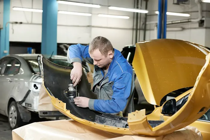 Desi's Auto Collision Repair 5