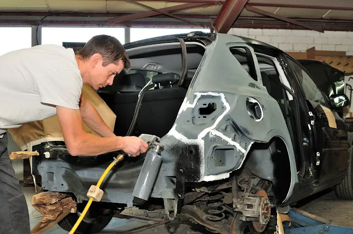 Desi's Auto Collision Repair 4