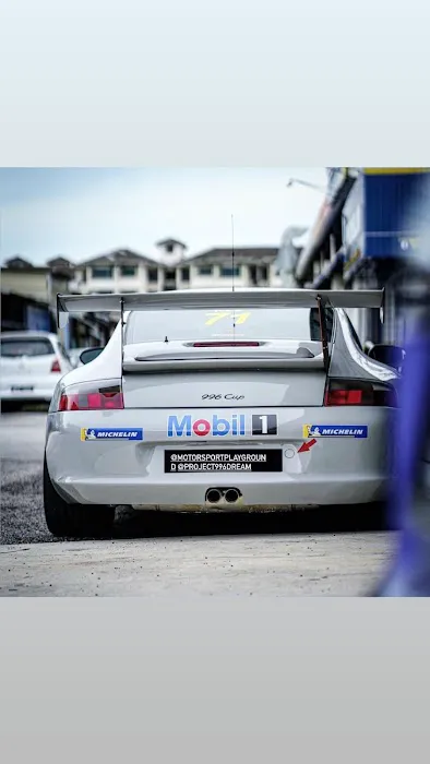 Hdden garage 0