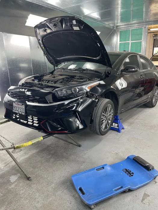 Willy's Auto Body and Paint 8