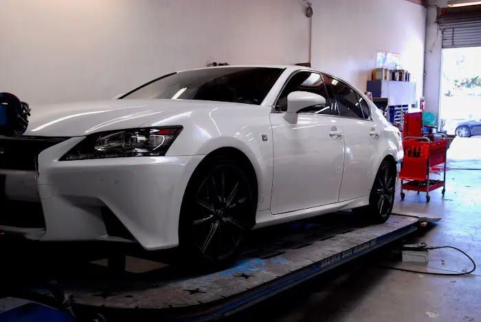 Advanced Auto Refinishing & Collision 4