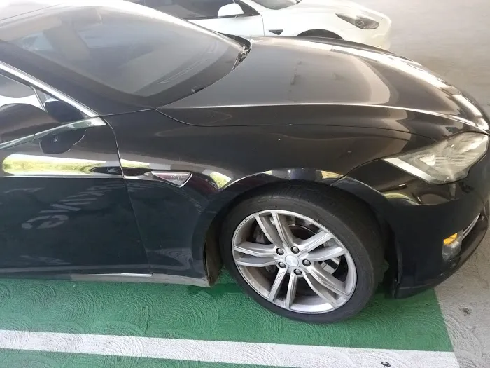 Tesla Service Center 4