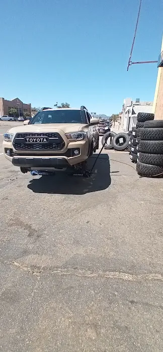 Canelo's Tire and Towing 1