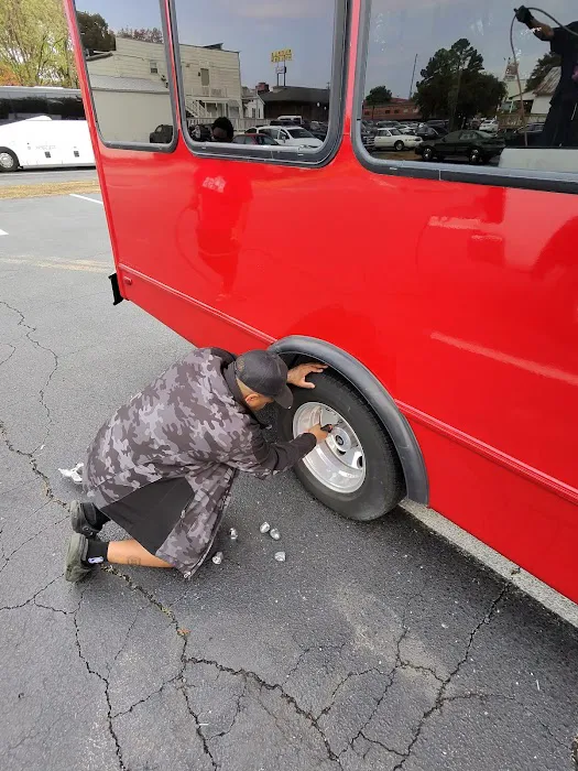 Affordable 24 hour truck & tire 2