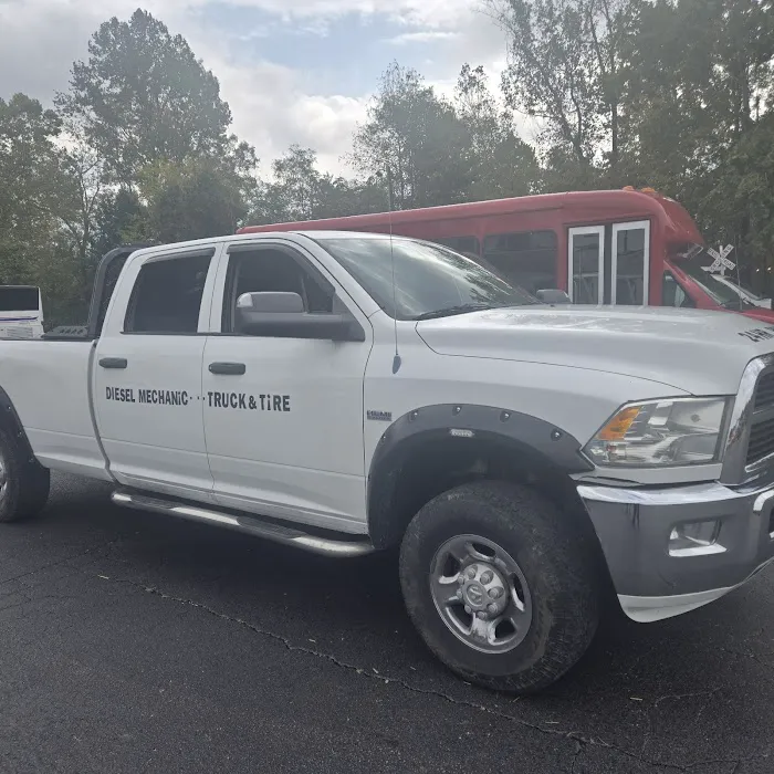 Affordable 24 hour truck & tire 3