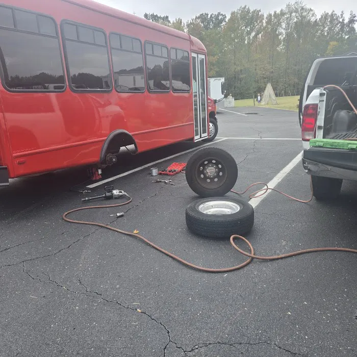 Affordable 24 hour truck & tire 1