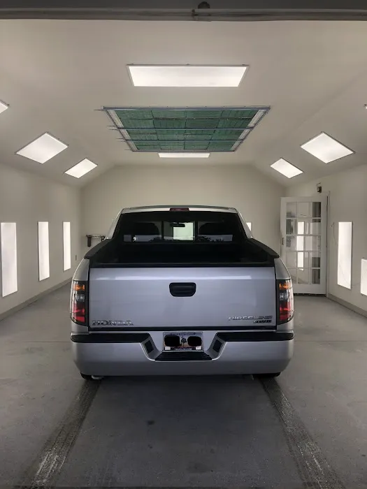Holcomb's Body Shop 4