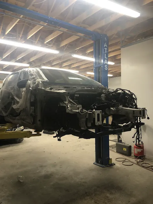 Holcomb's Body Shop 0