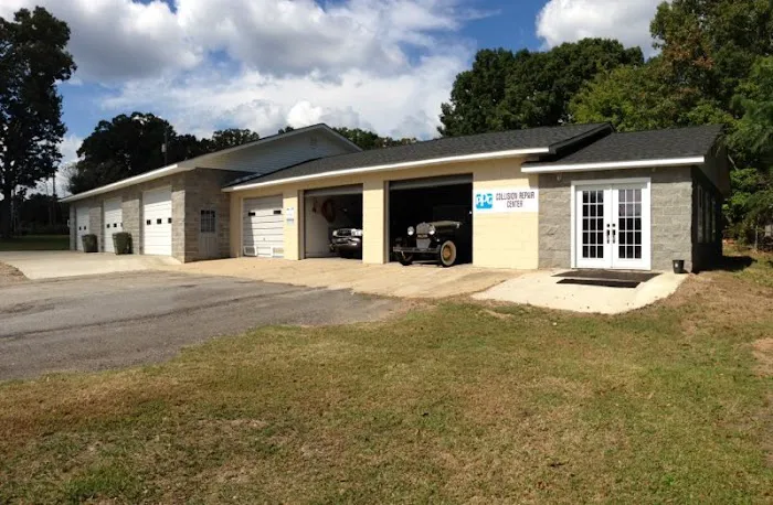 Holcomb's Body Shop 7