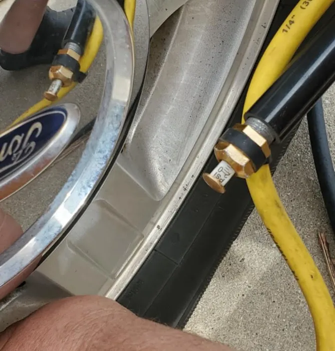 Strickland Brothers 10 Minute Oil Change and Inspection Station