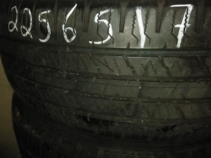 Menos Tire Shop 0