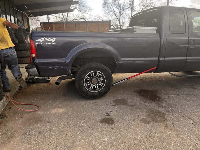 Menos Tire Shop 9