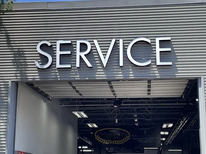 Ken Ganley Lincoln Middleburg Heights Service 1