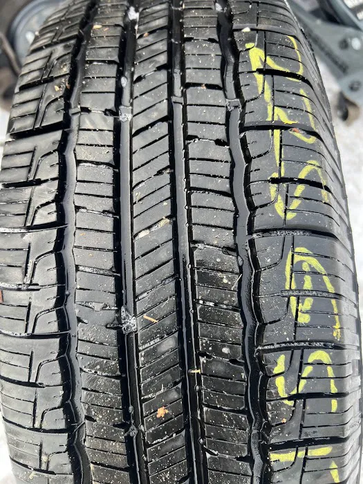 Summit Tread & Auto 8