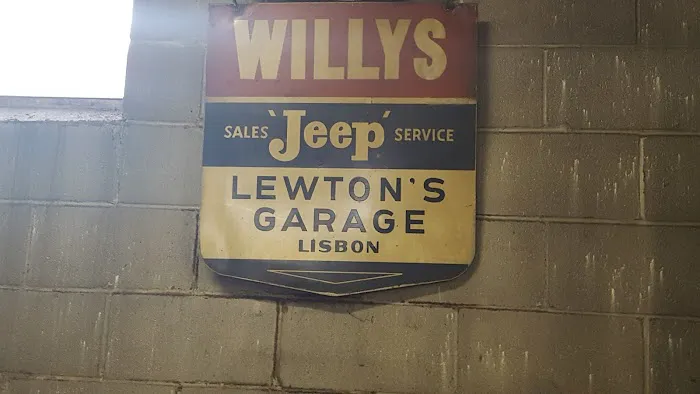 Lewton's Garage 0