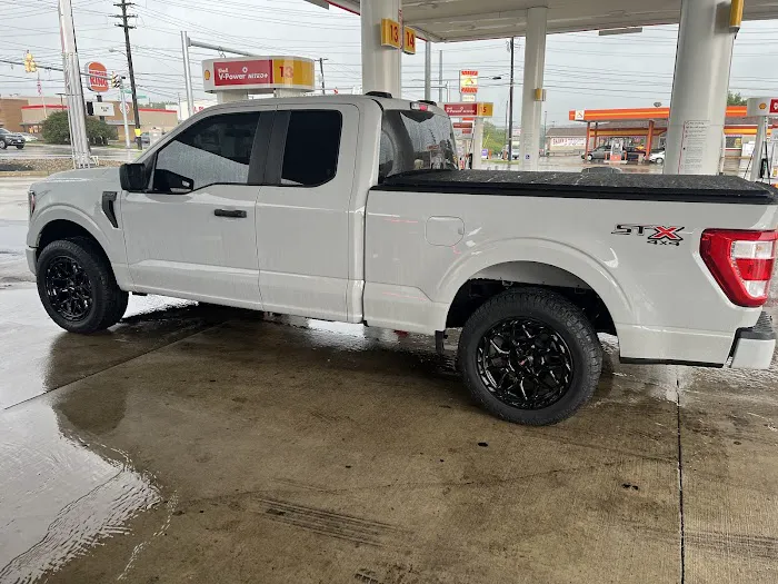B & R Wholesale Tire & Wheel 3