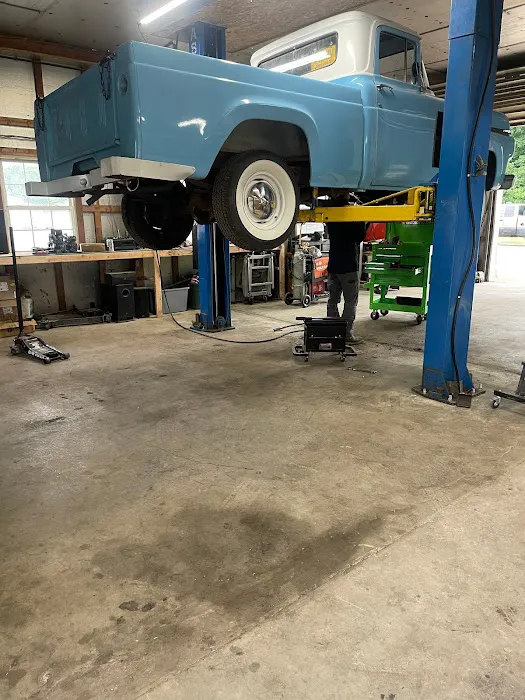 Savarino's Garage 0
