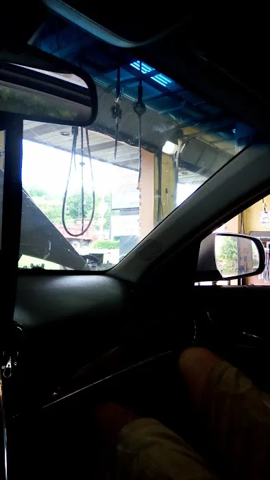 Uncle Ed's Oil Shoppe 9