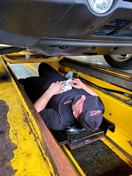 Victory Lane Quick Oil Change (Holt) 7