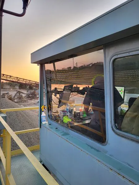 Moores Heavy Equip And AutoGlass Repair Service 2