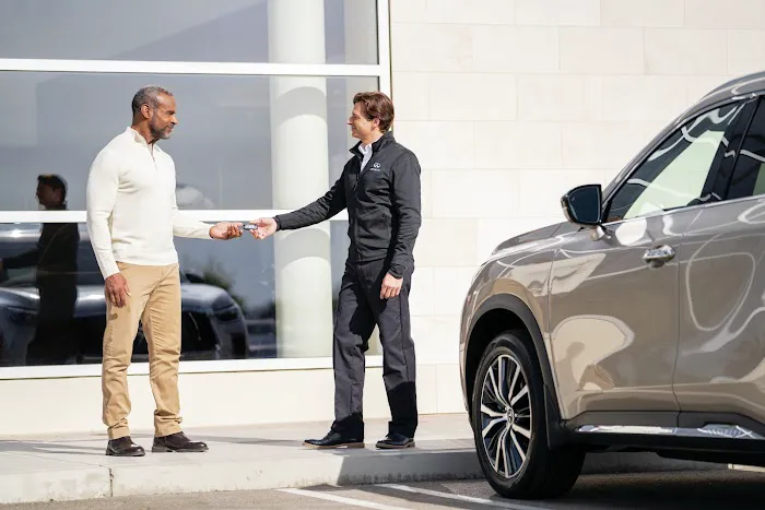 Redwood City INFINITI - Service and Parts Center 6