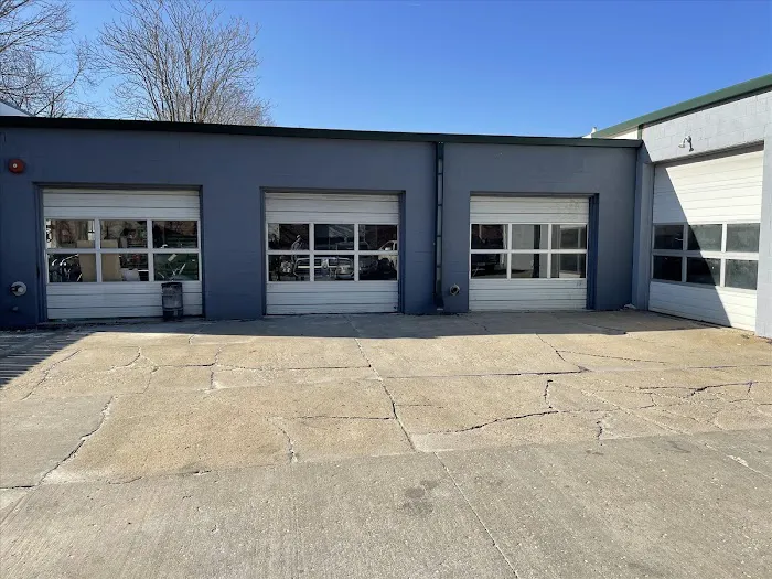 Urbandale Auto Body Service 2