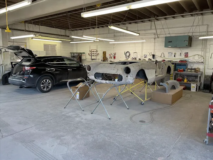 Urbandale Auto Body Service 8
