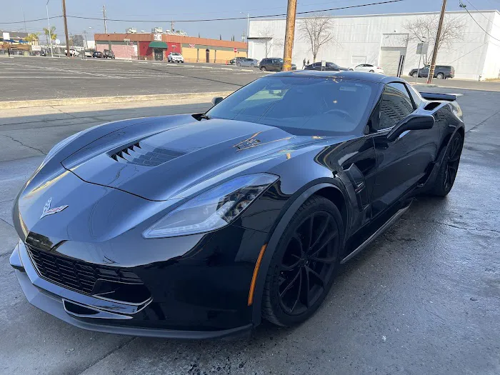 Distinctive Coach Auto Body & Paint 1