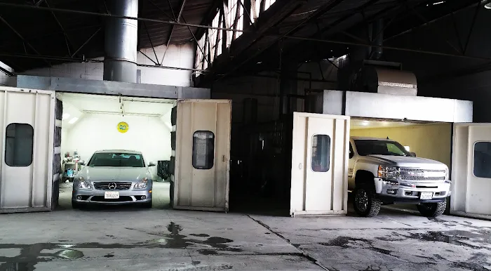 Distinctive Coach Auto Body & Paint 8