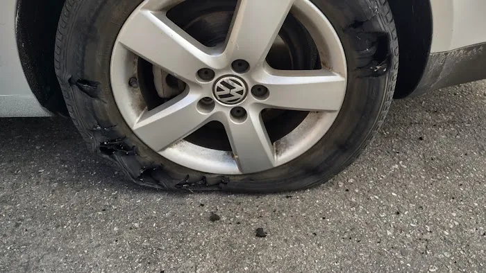 Fuentes Auto Center 9