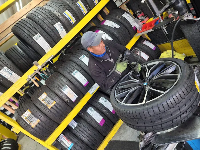 BROOKLYN TIRE SHOP. FLAT FIX. ROAD SERVICE . OPEN LATE 11:45PM 2