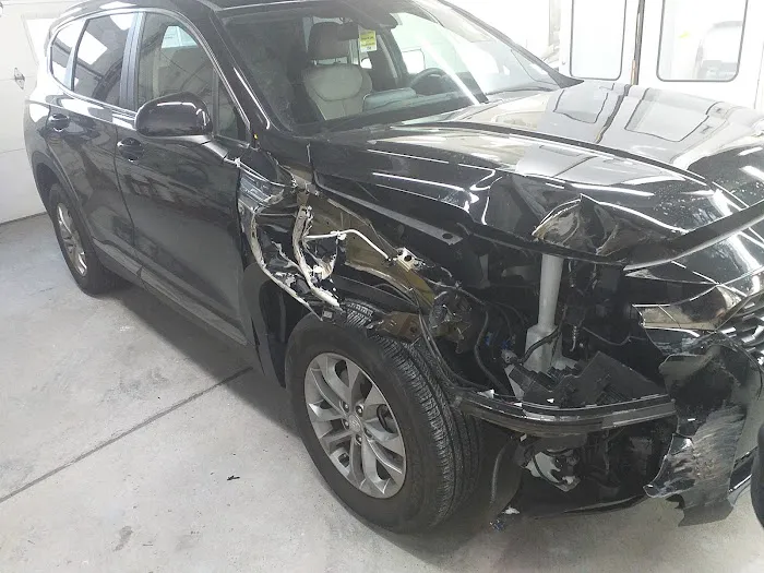 R M Auto Collision 3
