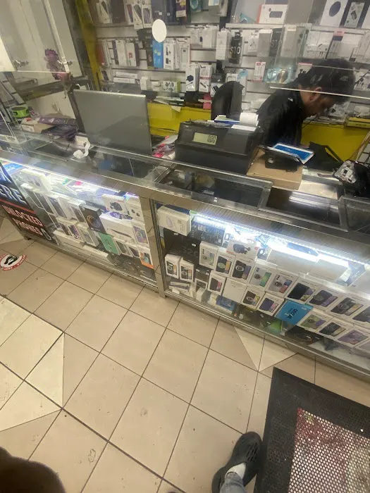 Flatbush phone repairing shop 2