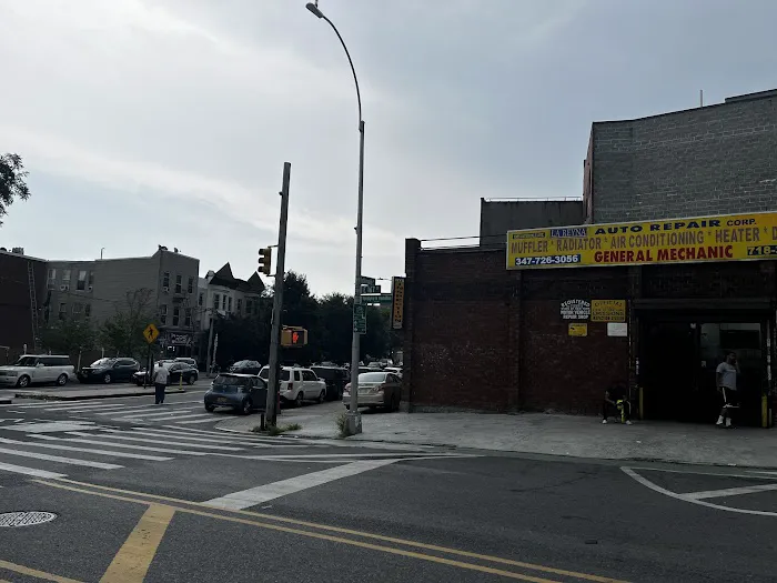 La Reyna Auto Repair Shop 1