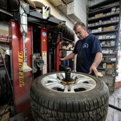 J & F Chatsworth Auto Body ico