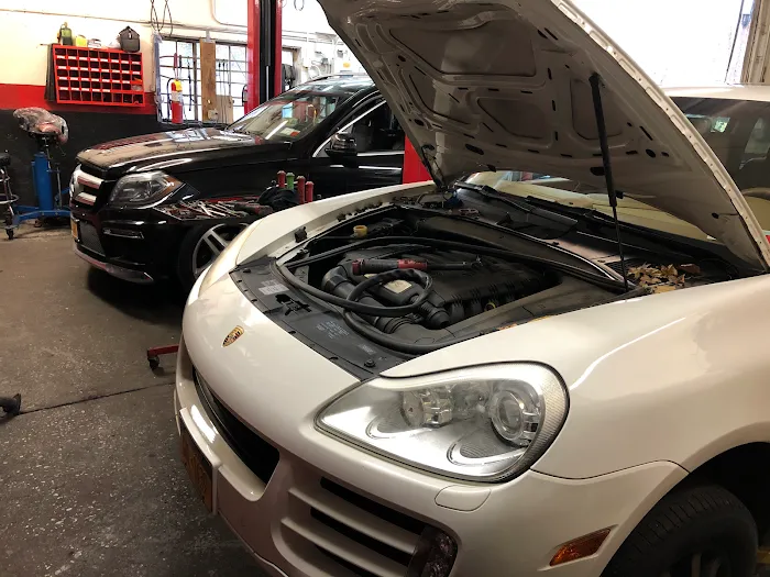 Autobahn Motors, Inc. 3