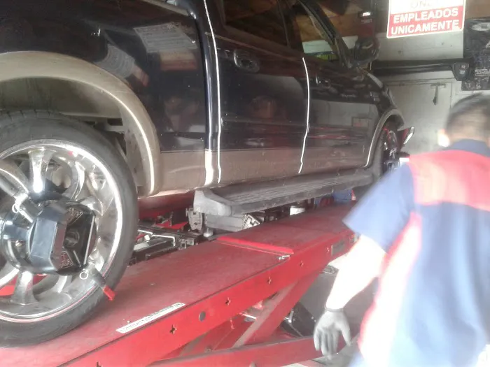 Calderon Tires & Wheels Center 5