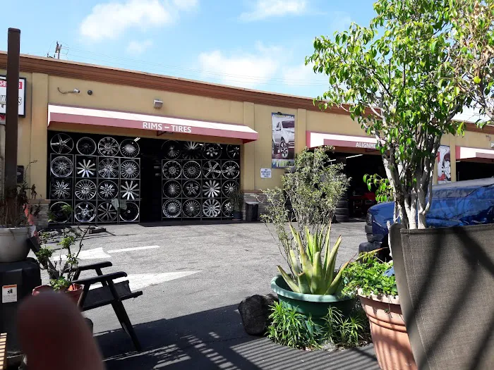 Calderon Tires & Wheels Center 6