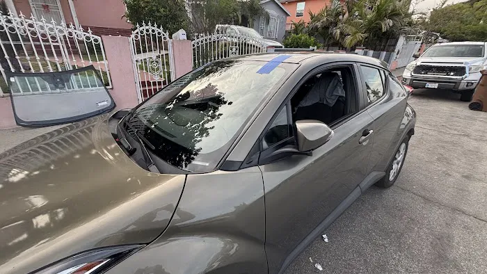 Auto Glass Security 4