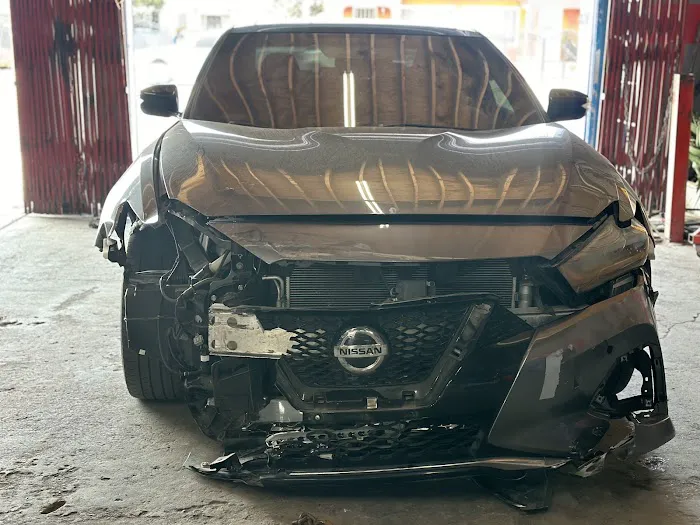 LUIS BODY SHOP LLC 2