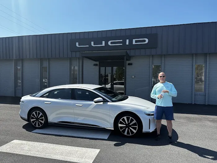 Lucid Service Center Roswell 7