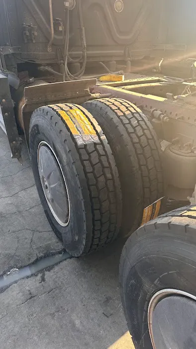 Universal Tire Hub 0
