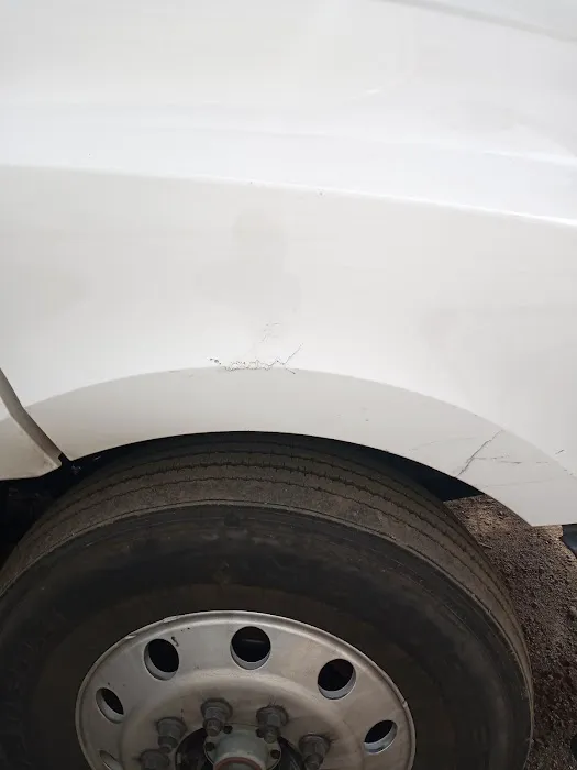 EL VIEJON AUTO BODY SHOP 1