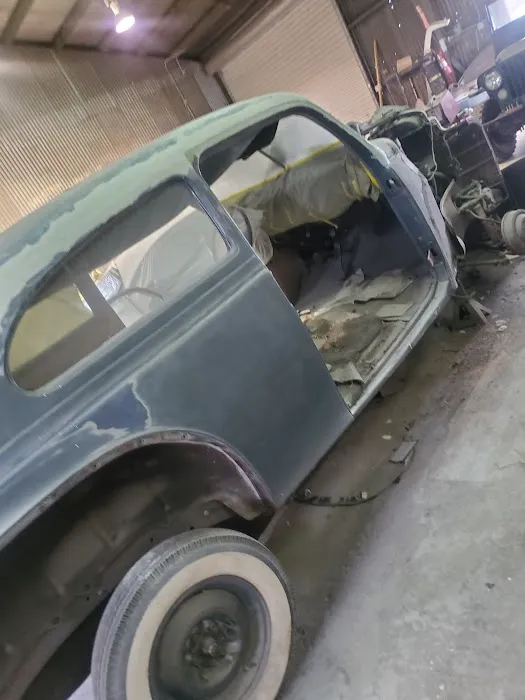 EL VIEJON AUTO BODY SHOP 8