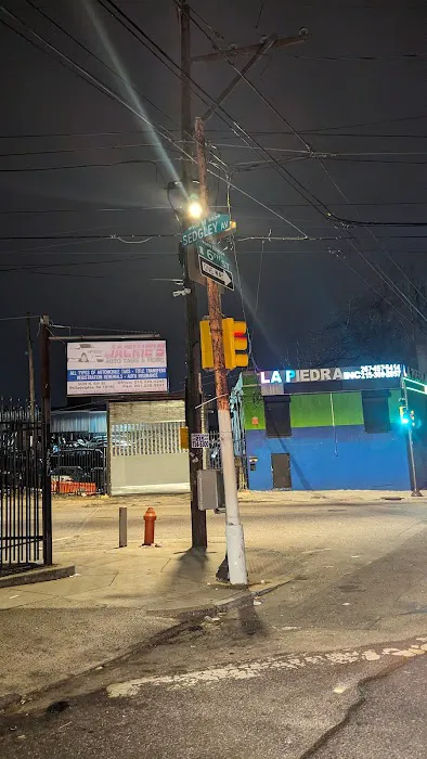 Hector's Used Auto Parts 1