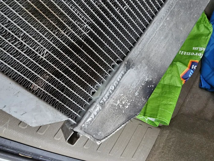 Razzi Auto Radiators & Air Conditioning 2